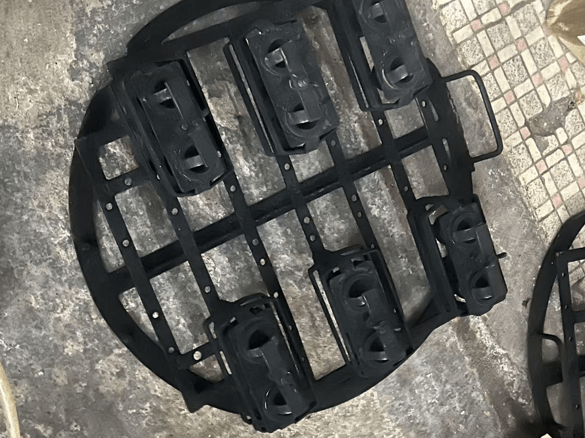 Rotational Molding (Slush Casting): The Craft Behind Seamless Hollow Vinyl Figures - ebabe toy